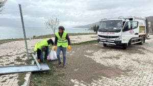 ELAZIĞ (AA) – Elazığ İl Özel İdaresi ekipleri, Hazar Gölü