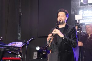 HATAY (AA) – Hatay'ın Defne ilçesinde klarnet sanatçısı Serkan Çağrı