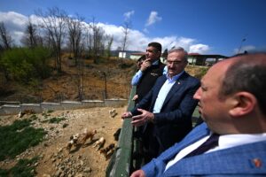 DÜZCE (AA) – İçişleri Bakan Yardımcısı Münir Karaloğlu, Düzce Belediyesi