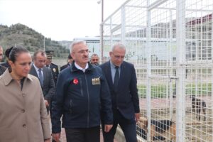 - Sokak hayvanları toplumun ciddi bir sorunu, bu meseleyi kökünden