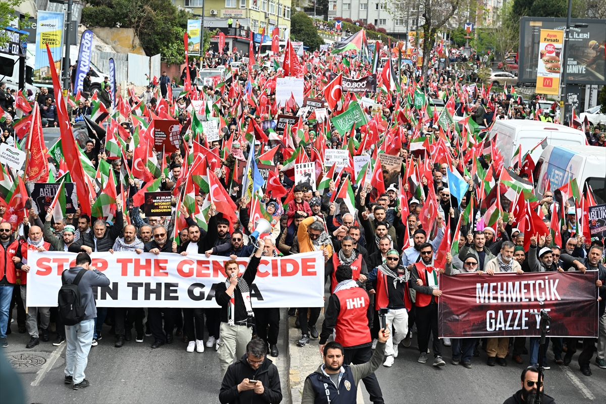 İHH'nın düzenlediği “Gazze Ölüyor Ayağa Kalk” yürüyüşü başladı