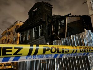 İSTANBUL (AA) – İstanbul'da etkili olan sağanak ve fırtına nedeniyle