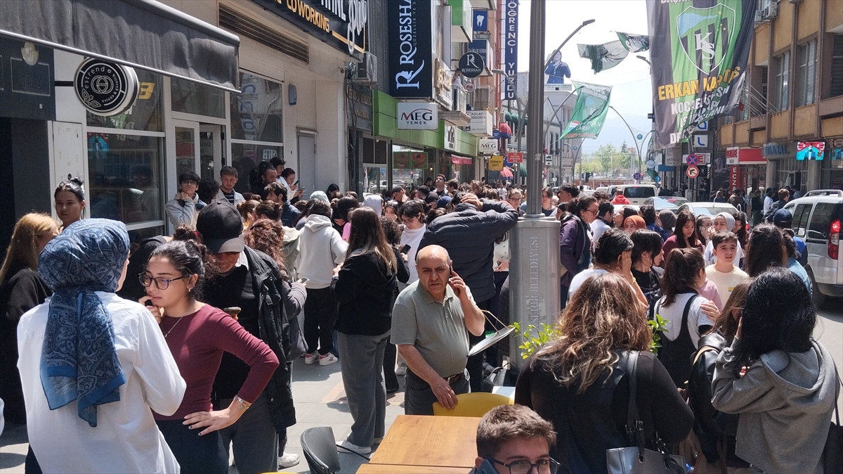 İstanbul'daki 6,2 büyüklüğündeki deprem çevre illerden de hissedildi