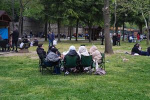 - 6,2 büyüklüğündeki deprem sonrası evlerine girmek istemeyen çok sayıda