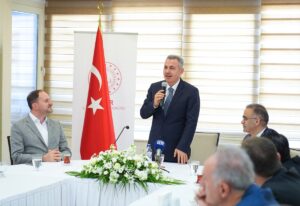 İZMİR (AA) – Yeşilay Genel Başkanı Mehmet Dinç, Türkiye Bağımlılıkla