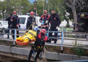 İZMİR (AA) – İzmir'in Konak ilçesindeki derede erkek cesedi bulundu.