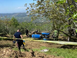İZMİR (AA) – İzmir'in Tire ilçesinde traktörün devrilmesi sonucu sürücü