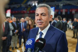 İZMİR (AA) – İzmir'de robotik kodlama eğitimi alan öğrenciler tasarladıkları