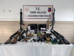 İZMİR (AA) – İzmir'in Bayındır ve Torbalı ilçelerinde silahlı organize
