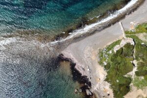 İZMİR (AA) – İzmir'de karaya 100 metre uzaklıkta yer alan