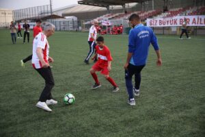 KAHRAMANMARAŞ (AA) – Kahramanmaraş'ta protokol üyeleri, 23 Nisan Ulusal Egemenlik