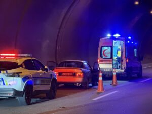 KAHRAMANMARAŞ (AA) – Kahramanmaraş'ın Göksun ilçesinde, tünelde iki otomobilin çarpıştığı