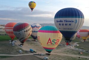 NEVŞEHİR (AA) – Kapadokya'da sıcak hava balonları, 23 Nisan Ulusal