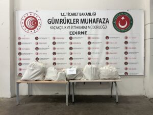 EDİRNE (AA) – Kapıkule Sınır Kapısı'nda gerçekleştirilen iki ayrı operasyonda