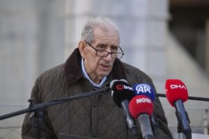 - Sergide, Atatürk'ün daha önce yayımlanmamış 250'den fazla fotoğrafı ve