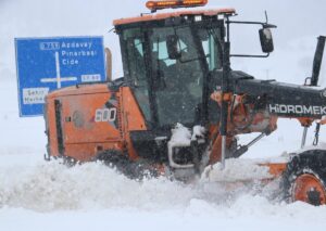 KASTAMONU (AA) – Kastamonu'nun Ağlı ilçesinde kar kalınlığı 50 santimetreyi
