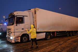 KAYSERİ (AA) – Kayseri-Kahramanmaraş kara yolunda, etkili olan kar ve