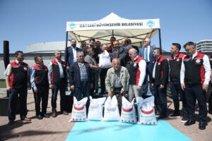 KAYSERİ (AA) – Kayseri Büyükşehir Belediyesi, çiftçilere 238 ton nohut