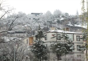 KAYSERİ (AA) – Kayseri'nin yüksek kesimlerinde sabah saatlerinden itibaren kar