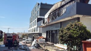 KOCAELİ (AA) – Kocaeli'nin Çayırova ilçesinde iş yerinde çıkan yangında