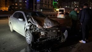 KOCAELİ (AA) – Kocaeli'nin Gebze ilçesinde otomobille minibüsün çarpıştığı kazada,