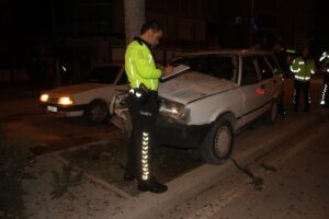 KONYA (AA) – Konya’nın Beyşehir ilçesinde seyir halindeki otomobilin refüjdeki