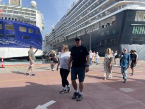 AYDIN (AA) – Aydın'ın Kuşadası ilçesine 3 kruvaziyerle 4 bin