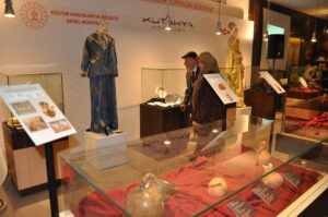 KÜTAHYA (AA) – Kütahya'da, "Cumhuriyetin Işığında Anadolu'nun Kültürel Mirasına Yolculuk"