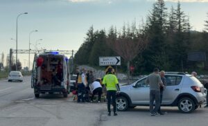 KÜTAHYA (AA) – Kütahya'nın Domaniç ilçesinde iki otomobilin çarpıştığı kazada