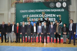 KÜTAHYA (AA) – Kütahya'da düzenlenen 17 Yaş Altı Türkiye Güreş