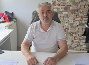 ANTALYA (AA) – Antalya'da üç yıl önce sahipsiz köpeklerden kaçarken