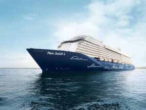 ANTALYA (AA) – "Mein Schiff 4" isimli kruvaziyerle Antalya'ya yaklaşık