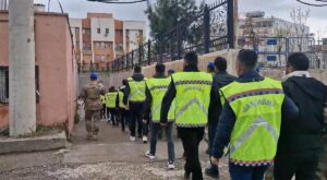 MARDİN (AA) – Mardin'de nitelikli zimmet iddiasıyla gözaltına alınan 18