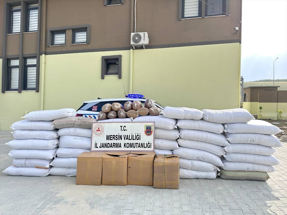 Mersin'de yolcu otobüsünde 1,5 ton kaçak tütün ele geçirildi