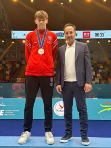 ANKARA (AA) – Çin'de düzenlenen Gençler ve Yıldızlar Dünya Eskrim