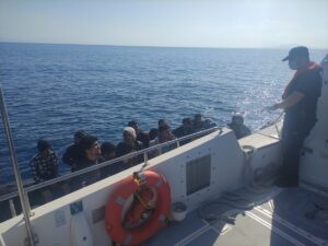 MUĞLA (AA) – Muğla'nın Datça ilçesi açıklarında 17 düzensiz göçmen