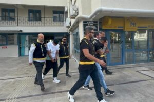 MUĞLA (AA) – Muğla'nın Marmaris ilçesinde gazeteciyi darbettikleri iddiasıyla gözaltına