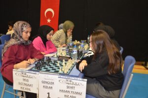 MUŞ (AA) – Muş'ta Türkiye Satranç Federasyonu ile Gençlik ve