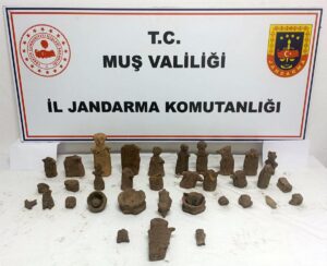 MUŞ (AA) – Muş'ta tarihi eser kaçakçılığı operasyonunda Demir Çağı'na