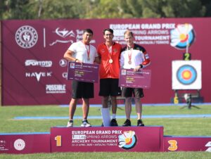 - Organizasyonun son gününde klasik yay erkeklerde Mete Gazoz ve