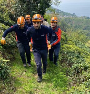 RİZE (AA) – Rize'nin Çayeli ilçesinde, ilkel teleferiğin sırma teline
