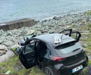 RİZE (AA) – Rize'nin Fındıklı ilçesinde deniz kenarındaki kayalıklara düşen