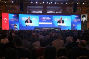 ANTALYA (AA) – Sağlık Bakanı Kemal Memişoğlu, "İnsanlara önce sağlıklı