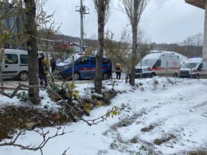 SAKARYA (AA) – Sakarya'nın Taraklı ilçesinde evde çıkan yangında 3