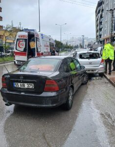 SAMSUN (AA) – Samsun'un Canik ilçesinde, 3 aracın karıştığı trafik