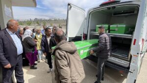 ŞANLIURFA (AA) – Şanlıurfa'da sahipsiz köpeklerin saldırısından kaçarken otomobilin çarptığı