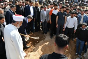 ŞANLIURFA (AA) – Şanlıurfa'nın Ceylanpınar ilçesindeki kanalizasyon çalışması sırasında kayan