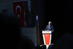 ANTALYA (AA) – Türk sinemasının usta oyuncularından Ediz Hun, Antalya