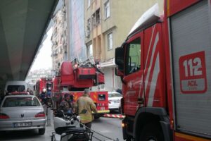 İSTANBUL (AA) – İstanbul Şişli'de 8 katlı binada çıkan yangın