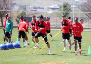 SİVAS (AA) – Net Global Sivasspor Teknik Direktörü Rıza Çalımbay,